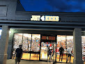 Delmont Village Shopping Center in La